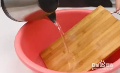 菜板用盐水泡多久